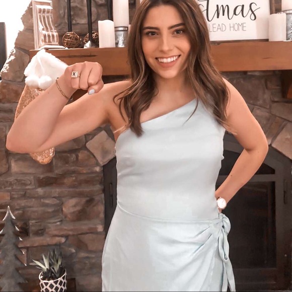 Dress - Picture 3 of 3